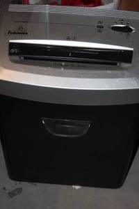 lot 131 image: Fellows Paper Shredder, shreds up to 12 sheets of paper, credit cards and CDDVDs.