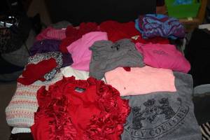 lot 143 image: Generous Amount of Ladies Clothing Mostly Smalls