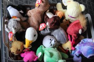 lot 162 image: Generous lot of Ty Beanie Babies as shown in pictures (all have hang tags and tush tags)