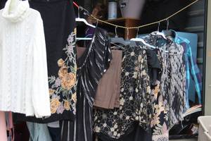 lot 165 image: Womens Clothing in style and color as shown