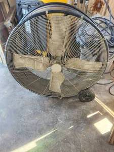 lot 146 image: Large industrial fan - 38 - works but blades need a set screw