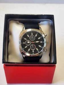 lot 44 image: Mans watch in box