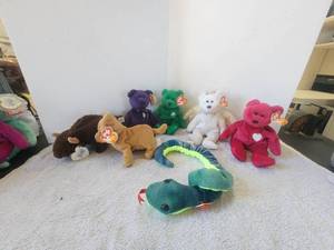 lot 61 image: Selection of Beanie Babies
