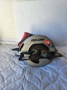 lot 71 image: Skilsaw circular saw