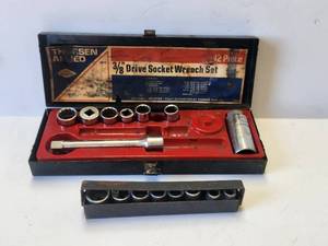 lot 76 image: Selection of tools - sockets