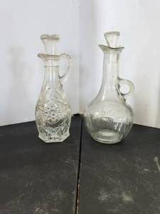 lot 90 image: Vintage oilvinegar glass cruets (SU)