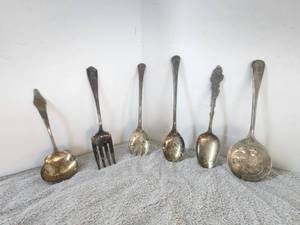 lot 91 image: Selection of silverware - Silverplate (Italy), communitym 1847 Rogers Bros.