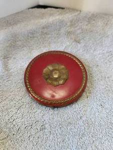 lot 114 image: Vintage compact