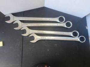 lot 120 image: Selection of 4 wrenches - 1-58, 1-34, 1-1116, and 1-58