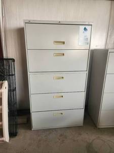 lot 134 image: Large lockable file cabinet - BRING HELP TO LOAD