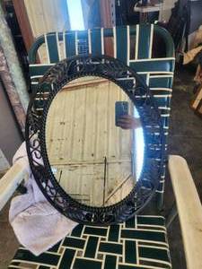 lot 260 image: Oval mirror -  18 x 24