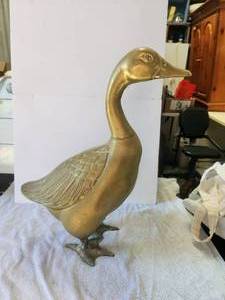 lot 225 image: Large Brass Goose - heavy - 20 tall