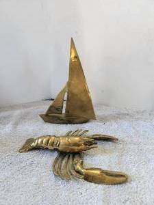 lot 186 image: Selection of Brass decor - Sailboat and Lobster