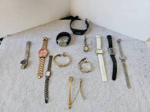 lot 263 image: Selection of watches