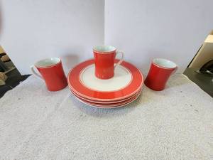 lot 264 image: Selection of Rondelet Rouge porcelain plates and cups - Fitz and Floyd