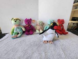 lot 256 image: Selection of Beanie Babies