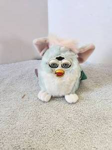 lot 189 image: Furby toy - 1999