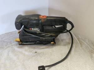 lot 183 image: Black and Decker sander