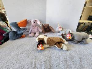 lot 209 image: Selection of Beanie Babies