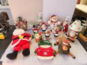 lot 239 image: Christmas decor. lot