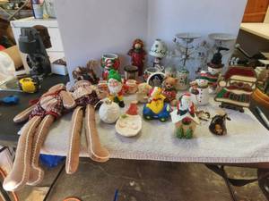 lot 243 image: Christmas decor lot