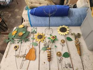 lot 238 image: Metal yard art