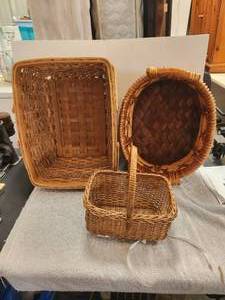 lot 205 image: Selection of 3 baskets