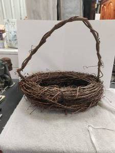 lot 179 image: Grapevine basket