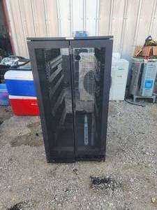 lot 266 image: Dell Server rack has keys - BRING HELP TO LOAD