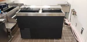 lot 4 image: Like New Glastender ST48 48 Deep Well Beer Bottle Cooler, MSRP $1,956. TESTED & COLD
