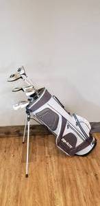 lot 100 image: Top Flite Ladies RH Club Set.  Includes Bag w Shoulder Strap, Top Flite Driver, 3W, 5HY, 6, 7, 8, 9, W & Putter