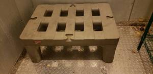 lot 168 image: Metro Heavy Duty 36 x 22 x 12 Bow Tie Dunnage Rack, 1,500 lb Capacity