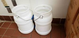 lot 303 image: Lot of 2 Met Luxe 5 gallon Commercial Ice Buckets