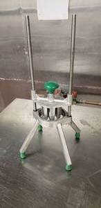 lot 323 image: Garde Wedge8 8 Section FruitVegetable Wedge Cutter