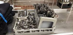 lot 352 image: Large Lot of Flatware Knives & Spoons, Over 400 Pieces