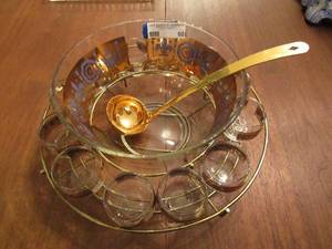 lot 60 image: Punch bowl with 12 cups, Gold dcor with crowns and saints symbol with metal baskets