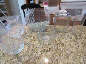 lot 79 image: Various clear glass vases, some oval and some square qty 6