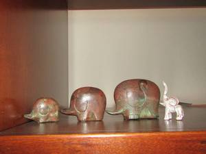 lot 89 image: Elephant set of 3 stone India, 1 ceramic elephant qty 4