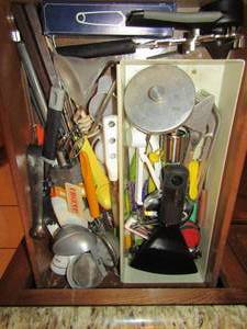 lot 216 image: drawer full of various older and newer kitchen items utensils