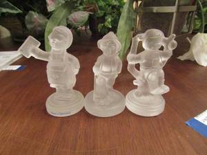 lot 148 image: 3 frosted glass little boys very nice unknown name