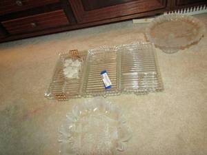 lot 152 image: 6 glass plates divided for meals 