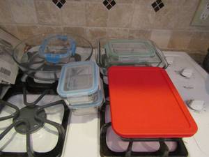 lot 222 image: Fire and ice glass Tupperware with lids, baking casserole dish