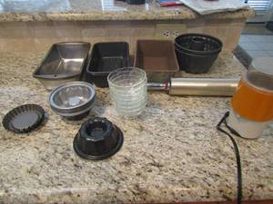 lot 225 image: Mini Bundt pans, Mini pie pans, sauce bowls, rolling pin and more