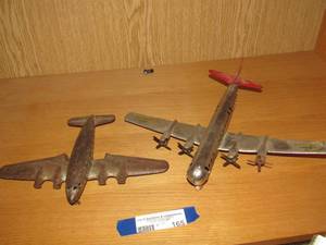 lot 165 image: Boeing Stratocruiser air plane, metal in mint condition1212, Metal air craft missing a wheel on landing gear, no name nor number for model