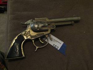 lot 163 image: Texas Ranger pellet gun, 9 long, shows wear