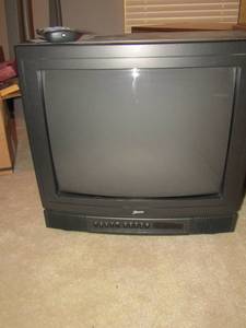 lot 231 image: Zenith 28 tv, older model but works