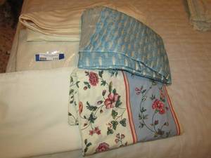 lot 177 image: Various table cloth covers qty 4