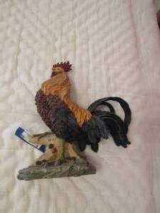 lot 8 image: Rooster dcor for table