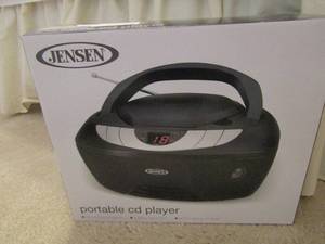 lot 20 image: Jensen Portable cd player, am fm radio player as well, NIB