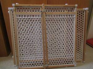 lot 252 image: 2 baby gate or can be used for animals in home qty 2